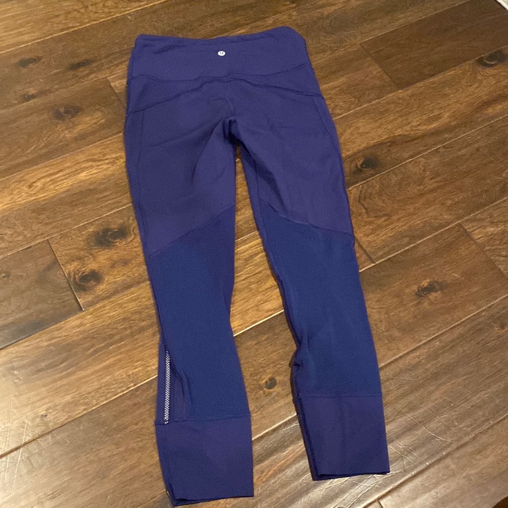 Lululemon size 6 Navy 25 inch leggings